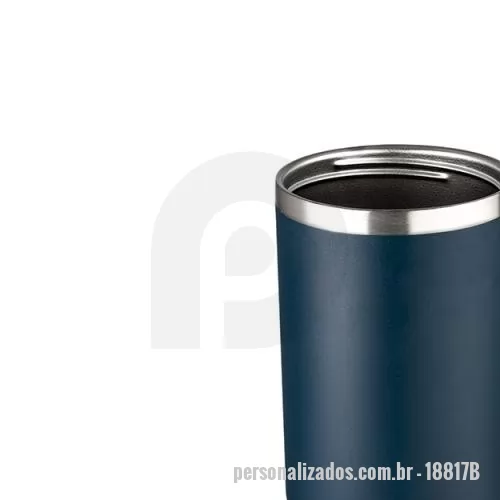 Caneca térmica personalizada - A caneca térmica perfeita para quem busca praticidade e qualidade em um só produto. Com capacidade de 1,2 litros, ela é fabricada em inox 304 com parede dupla, garantindo que a bebida permaneça na temperatura ideal por muito mais tempo. Sua tampa acrílica rosqueável com bico flexível integrado proporciona facilidade no uso com o canudo, enquanto o pegador plástico oferece segurança no manuseio. Acompanha um canudo prático para completar a experiência. Um item indispensável para o dia a dia que une funcionalidade e design moderno.