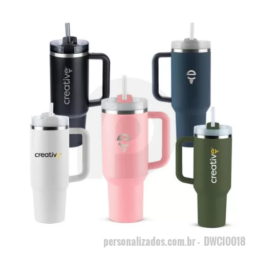 Caneca térmica personalizada - Copo térmico em aço inoxidável 304, com capacidade de 1,2 Litros. Possui tecnologia de parede dupla com isolamento a vácuo, que preserva a temperatura das bebidas por mais tempo sem reter odores ou sabores. Livre de BPA, é acompanhada de canudo removível, tampa com três posições para uso prático e redução de respingos, além de alça robusta e emborrachada que garante conforto e segurança no transporte.  Características: • Canudo removível; • Capacidade de 1,2 Litros; • Tampa com três posições; • Alça emborrachada para transporte.