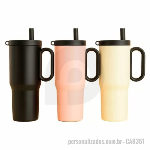 Caneca térmica personalizada - Caneca térmica em inox 304 com pintura eletrostática, alça lateral em plástico e capacidade de até 750ml. Conta com estrutura de parede dupla e vedação a vácuo para manter a temperatura de líquidos por mais tempo. Possui tampa plástica rosqueável com acesso para canudo, infusor removível e alça para fixação de chaveiro ou gancho. Acompanha canudo plástico para encaixe. Gravação da logomarca em 1 cor já inclusa.