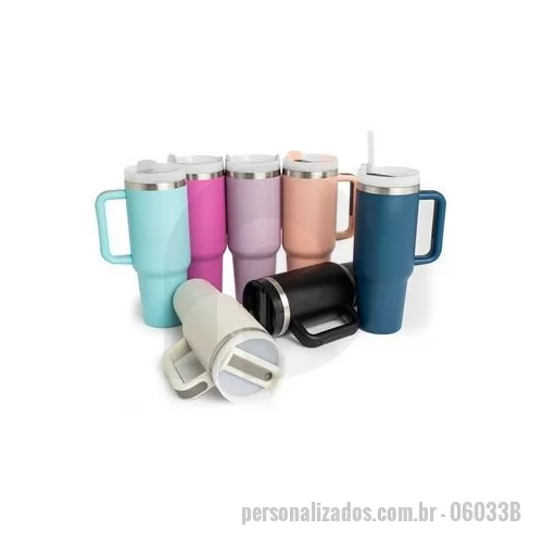 Caneca térmica personalizada - Caneca térmica com capacidade de 1,2 litros feita em inox 304 com parede dupla, contém tampa acrílica rosqueável com acesso para canudo e pegador plástico com aderência emborrachada. Acompanha canudo plástico. Altura : 27,6 cm Largura : 14,6 cm Circu