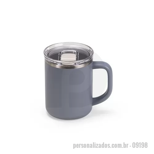 Caneca térmica personalizada - Caneca de parede dupla, com interior em inox 304 e revestimento externo e alça em plástico polipropileno (PP). Com capacidade máxima de 450ml, possui tampa de pressão em AS com protetor deslizante para o bocal em PP.  Altura: 11,8 cm Largura: 12,1 cm Medidas aproximadas para gravação: (CxL): 8 cm x 7 cm