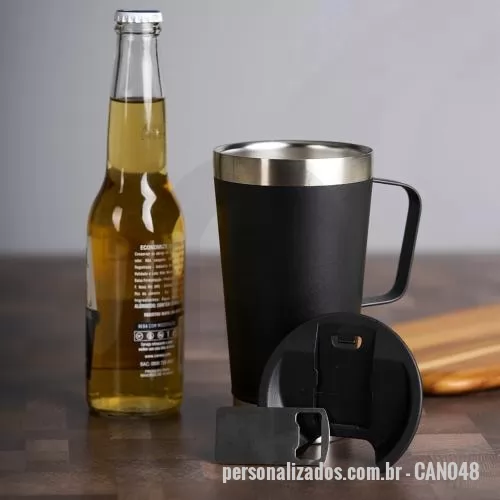 Caneca térmica personalizada - Caneca térmica de inox com capacidade de 500ml, acompanhada de tampa plástica e abridor de garrafas removível, encaixado diretamente na própria tampa. Seu corpo em inox oferece resistência e boa conservação da temperatura, enquanto o design com alça 
