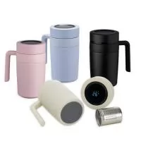 Caneca Térmica inox 500ml com infusor, e display LED com termômetro digital na tampa para indicar a temperatura do líquido.