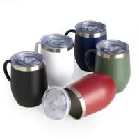 Descrição: Caneca térmica de inox com capacidade de 350ml, material livre de BPA. Contém tampa acrílica com bocal e trava de segurança.  Altura :  11,5 cm  Largura :  8,7 cm  Circunferência :  27,8 cm  Comprimento :  com alça 12,2 cm  Medidas aproximadas para gravação (CxL):  7 cm x 6 cm