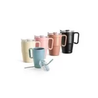 Caneca térmica em inox com pintura eletrostática e capacidade de até 600 ml. Apresenta estrutura de parede dupla, base antiderrapante e tampa plástica com vedação a vácuo, protetor emborrachado para o bocal com acesso para canudo. Acompanha canudo de