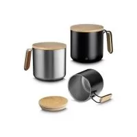 Caneca térmica personalizada com tampa de madeira é um brinde personalizado diferenciado.