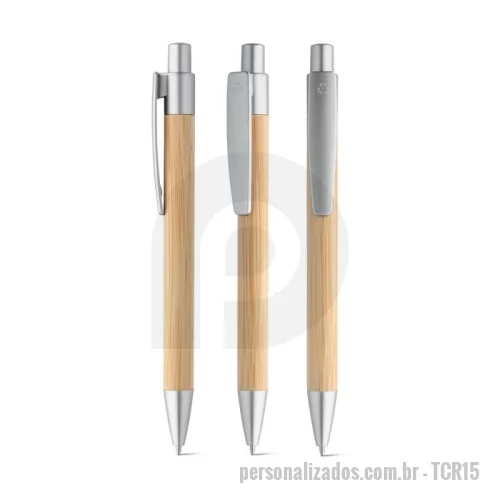 Caneta ecológica personalizada - Esferográfica em bambu com clipe. Escrita em azul. Por ser um produto composto por materiais naturais, a cor e tamanho do produto e o resultado da impressão podem variar entre produtos.