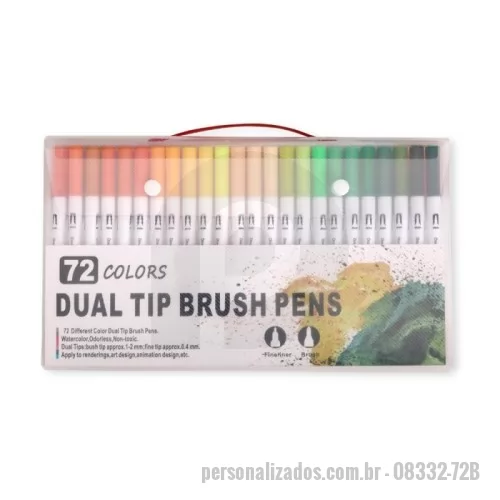 Caneta hidrográfica personalizada - Kit Canetinhas Ponta Dupla – 72 Cores  Descrição: Kit com 72 canetinhas coloridas de pontas duplas: uma ponta fina para traços precisos e outra em formato de pincel, ideal para preenchimentos e efeitos artísticos. Cada canetinha possui corpo em plástico resistente e tinta à base de água, livre de odores e atóxica — perfeita para uso escolar, artístico e profissional. Acompanha estojo plástico reforçado, com fechamento em botões e alça para facilitar o transporte.  Especificações do Kit:  Quantidade: 72 cores  Tipo das pontas:  Ponta fina  Ponta pincel  Composição: Corpo em plástico  Tinta: À base de água, sem odor e atóxica  Estojo: Plástico, com alça e fechos em botão  Dimensões do Estojo:  Altura: 17 cm  Profundidade: 4 cm  Comprimento: 30 cm  Área aproximada para gravação:  Estojo: 9 cm × 29 cm  Canetinha: 0,5 cm × 7 cm  Tamanho da Canetinha:  Comprimento x Largura: 16 cm × 1 cm (aprox.)  Peso aproximado: 608 g