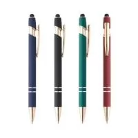 Descrição: Caneta metálica touchscreen com acabamento similar à borracha, acionamento por clique e carga esferográfica azul 1.0mm.  Largura :  1,5 cm  Comprimento :  14,1 cm  Medidas aproximadas para gravação (CxL):  0,7 cm x 3,5 cm  Peso aproximado (g):  18