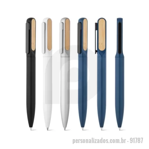 Caneta personalizada - Esferográfica em alumínio 94% reciclado com detalhe em bambu no clipe. Escrita em azul. Fornecida em bolsa de oferta. A cor e o resultado da impressão nos materiais naturais pode variar entre produtos. ø12 x 140 mm | Bolsa: 40 x 155 mm