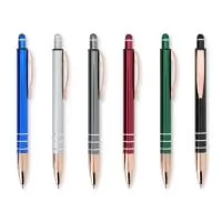 Caneta metálica com acionador touch, clipe metálico e ponteira plástica. Carga esferográfica azul 1.0mm e acionamento por clique.