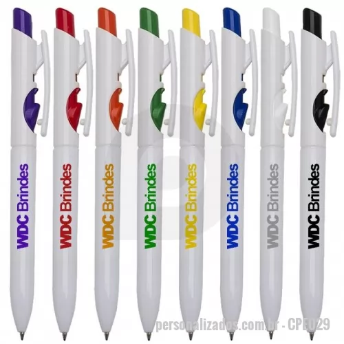 Caneta plástica personalizada - Caneta plástica corpo branco com detalhes coloridos no botão e trava. Aciona por clique e trava no acionador
