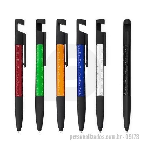 Caneta plástica personalizada - Caneta plástica triangular com ponteira emborrachada para interação em dispositivos de telas sensíveis ao toque. Possui clip com revestimento em feltro no topo, ideal para limpeza de tela, além de abertura que funciona como suporte para celular. Conta ainda com marcação de régua de 7 cm no corpo, acionamento por rotação e carga esferográfica azul de 1,0mm.