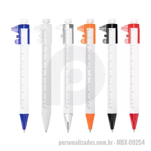 Caneta plástica personalizada - Caneta plástica hexagonal com paquímetro acoplado com escala de medição de 10 cm. Possui acionamento por clique e carga esferográfica azul de 1,0 mm.  Altura :  14,8 cm  Largura :  2,4 cm