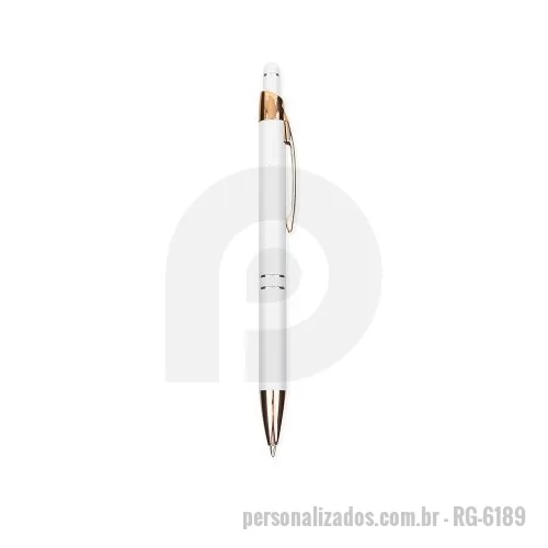 Caneta touch personalizada - Caneta em metal com detalhe emborrachado no topo para a interação com dispositivos de telas sensíveis ao toque. Conta com acionamento por clique e carga esferográfica azul de 1,0mm.