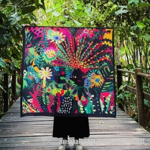 Canga personalizada - Canga Personalizado Envolvente de 140x140 cm com estampa personalizada por sublimação para praia, eventos e ações de marca. Tecido soft touch com toque de seda, composto por 93% poliéster e 7% elastano. Acabamento com barra costurada. Valor unitário de R$ 67,90 na faixa de 21 a 50 unidades. A faixa de preço considera o total de peças do pedido, sem contar embalagens. O mínimo de produção é de 10 unidades por mesma estampa, modelo e tamanho. Envie sua arte ou referências e receba uma prévia digital gratuita para aprovação antes da produção. Frete calculado à parte.