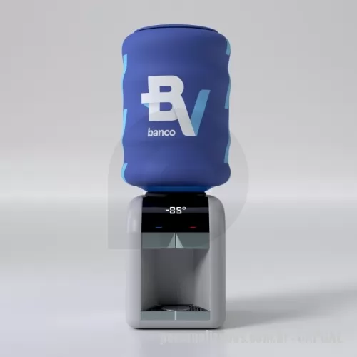 Capa para galão de água personalizada - Capa Para Galão de Água 20 Litros, Surpreenda com este brinde exclusivo e prático! Feita sob medida para garantir proteção e estilo, nossa capa de galão em neoprene pode ser personalizada com o logo da sua empresa ou mensagem especial. Ideal para eventos corporativos, campanhas promocionais e muito mais. Presenteie com qualidade e promova sua marca de forma única!