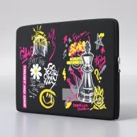 Capa Para Notebook Personalizada, Quando se trata de presentear clientes e parceiros de negócios, é essencial encontrar algo que seja significativo e memorável. Uma excelente escolha de brindes para sua campanha promocional é a case para notebook em neoprene personalizada.  A capa para notebook personalizada não só oferece uma proteção superior para os dispositivos, mas também promove sua marca de forma eficaz. Ao utilizar uma capa de notebook em neoprene com o logo da sua empresa, você garante visibilidade constante, cada vez que seu cliente ou parceiro usar o notebook. Esse tipo de brindes corporativos é muito valorizado por ser útil e sofisticado, deixando uma impressão duradoura.