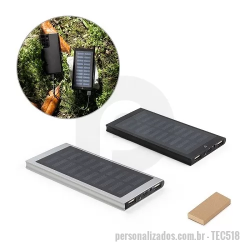 Carregador de celular personalizado - Bateria portátil em alumínio 100% reciclado 8.000 mAh Bateria em lítio, com painel solar e lanterna. Tem capacidade de 8.000 mAh e tempo de vida superior a 500 ciclos. Possui uma porta de entrada e saída USB-C e duas portas de saída USB-A. Incluso cabo USB-C para carregamento com cerca de 30 cm. Ideal para situações de emergência. Fornecido em caixa presente em papel kraft. 153 x 74 x 10 mm 