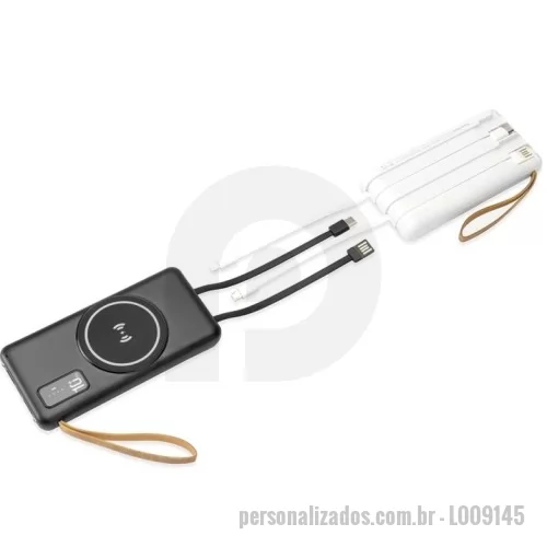 Carregador de celular personalizado - Power Bank em plástico com capacidade de 10.000mAh. Possui quatro cabos integrados com saídas para Lightning, USB-C, Micro-USB e USB, além de área de recarga por indução magnética para dispositivos compatíveis e lanterna de LED. Conta ainda com entradas USB-A e USB-C para recarga do próprio aparelho e alça de tecido sintético para transporte.  Altura :  14 cm  Largura :  6,8 cm  Espessura :  2,1 cm