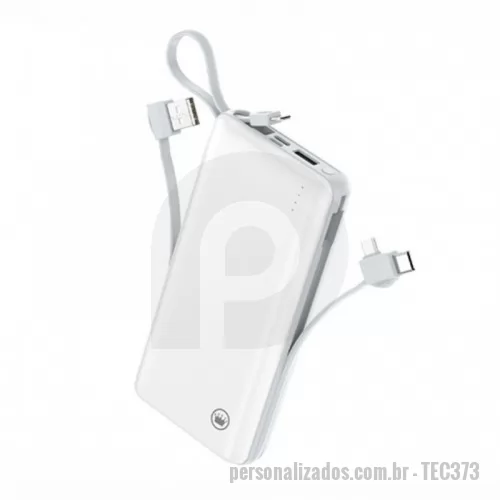 Carregador portátil USB personalizado - O Carregador Portátil KIMASTER tem um design compacto. O uso do acessório é bastante intuitivo, bastando apenas conecta-lo ao aparelho que se deseja carregar, o Power Bank já mostrará a carga restante com suas luzes LED azul, ao desconectar o acessório desliga após alguns poucos segundos. O carregador vem com um cabo Lightning acoplado e um cabo removível Type-C/Micro USB/USB. Não há problemas incompatibilidade de Software, podendo ser utilizado com qualquer versão de um aparelho IOS, ANDROID ou WINDOWS PHONE.  – Carregador com cabo Lightning acoplado  – Design compacto  – Possui porta USB e luz indicativa de carga  – Alta eficiência de conversão da bateria  – Desligamento automático  – Dispositivo inteligente interno que protege contra sobrecarga  – Compatível com smartphones, iPhone, consoles de jogos portáteis, câmeras digitais e outros dispositivos portáteis.  Especificações:  Capacidade real: 10000 mAh  Entrada: DC 5V/2.1A  Saída 1: DC 5V/2.4A  Saída 2: DC 5V/2.4A  Saída 3: DC 5V/