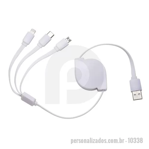 Carregador portátil USB personalizado - Carregue 3 dispositivos de uma vez! Com as entradas Lightning/iPhone, V8/Android e Tipo-C/Android. Suporte com rolamento e trava automática. Frente lisa e parte traseira com área para aplicação de adesivo ou etiqueta resinada. É a praticidade e a economia em espaço para carregar tudo de uma só vez!