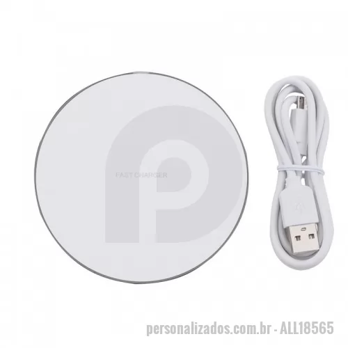 Carregador Wireless personalizado - Carregador wireless por indução em formato de disco. Produzido em material plástico, o carregador possui antiderrapantes de silicone na parte inferior. Para desfrutar do carregamento por indução (sem fio) é fundamental que o celular possua a tecnologia QI – desta maneira é possível carregar o celular posicionando-o sob carregador, sendo necessário apenas necessário conectar o carregador à uma fonte de energia (USB ou diretamente na tomada). O carregador wireless possui a tecnologia de carga rápida, mas para a utilização deste modo é necessário que o celular também possua esta tecnologia, caso contrário será realizada a carga normal. O carregador possui luzes de funcionamento, quando ligado irá exibir a luz verde e ao entrar em modo de carga irá exibir uma luz azul. Entrada universal 5.0V=2A; Entrada carga rápida 9.0V=2A; Saída universal 5.0V=1A; Saída carga rápida 9.0V=1.2A; Distância de transmissão 8mm e taxa de conversão ?73%. Acompanha cabo USB.