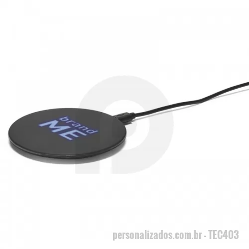 Carregador Wireless personalizado - Carregador e Bateria wireless fast. ABS com ótimo acabamento emborrachado. Input: 5V/2A e 9V/1,67A . Potência máxima de carregamento de 10W. Incluso cabo USB/micro USB de 1 m para carregar. Compatível com smartphones com tecnologia de carregamento sem fios. Fornecido em caixa. ø99 x 9 mm | Cabo: 1000 mm.        Celular descarregado é algo que incomoda demais, principalmente se você precisa estar sempre conectado, usa muito o WhatsApp, acessa as redes sociais com frequência e vive tirando fotos para registrar seus principais momentos. Para evitar esse problema, o Power Bank representa uma solução bem prática.  Mas o que é Power Bank Wireless? Trata-se de um acessório que serve para recarregar a bateria do celular sempre que necessário, bastando aproxima-lo do seu aparelho com a tecnologia por indução.