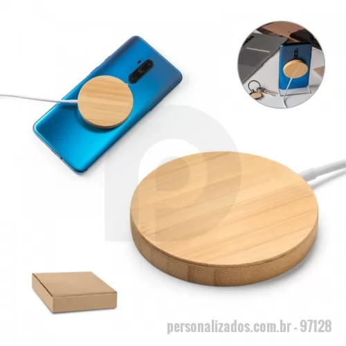 Carregador Wireless personalizado - Carregador magnético wireless em bambu. Potência de carregamento rápido de 15W. Incluso cabo de carregamento tipo C de 1 metro. Fornecido em caixa presente de papel kraft. Ø59 x 8 mm