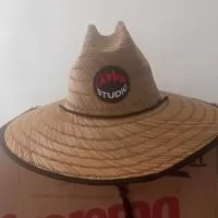CHAPEU AUSTRALIANO EM PALHA DE BURITI PERSONALIZADO EM TAG BORDADO.FABRICAÇÂO PROPRIA.