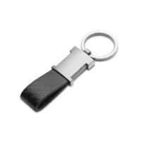 Chaveiro de metal em níquel fosco + PU, acompanha caixa com berço aveludado.