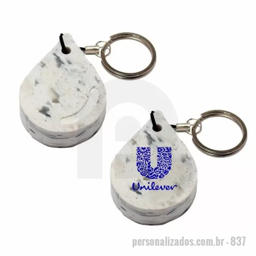 Chaveiro ecológico personalizado - Green Plasticaria, fabricado 100% com plástico reciclado, produto inovador e eco sustentável, medindo 5,5x4,0cm, a escolha ideal para o meio ambiente e para adequação às estratégias corporativas de ESG.