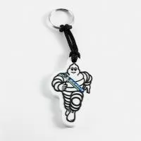 Chaveiro Emborrachado, Gravação em Alto relevo com a logo do cliente. Desenvolvimento de formato específico. Acabamento em cordão de nylon e argola (ou em corrente metálica e argola).