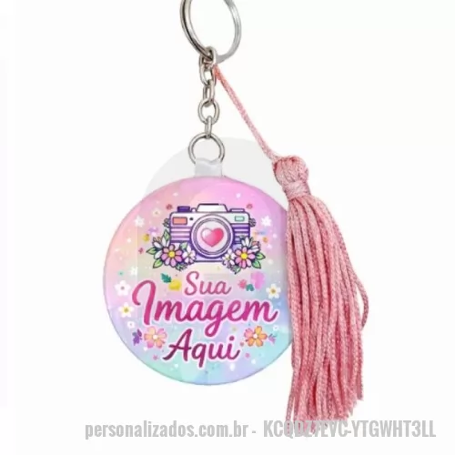 Chaveiro espelho personalizado - **Sobre o Produto**  O **Chaveiro Espelho Personalizado da Nakalu Brindes** é um brinde prático e funcional, ideal para brindes corporativos, ações promocionais, lembranças e kits personalizados.  Compacto e elegante, pode ser usado em bolsas, mochilas, chaves ou nécessaires, mantendo sua marca sempre em evidência.  **Destaques do Produto**  * Espelho funcional * Leve, compacto e resistente * Excelente custo-benefício * Acabamento de qualidade  **Personalização**  A impressão é realizada a laser, sem limite de cores, garantindo ótima definição e durabilidade.  **Prazo de Produção**  O prazo de produção e envio inicia após a aprovação do layout.  **Especificações Técnicas**  * Tampa: Metal resistente * Interior: Espelho de vidro * Chaveiro: Níquel com argola metálica * Impressão: Laser (sem limite de cores) * Revestimento: Película protetora * Tamanho: 5,5 cm * Personalização: Arte, logotipo, frase ou identidade visual  **Observação:** Produto destinado exclusivamente ao uso como chavei