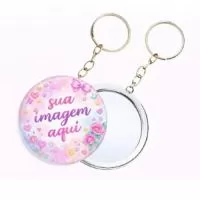 **Chaveiro Espelho Personalizado – Nakalu Brindes**  Surpreenda seus clientes com o **Chaveiro Espelho Personalizado da Nakalu Brindes**, um brinde prático, elegante e funcional, ideal para quem busca unir utilidade e estilo no dia a dia.  Compacto e versátil, ele pode ser utilizado em bolsas, mochilas, chaves ou nécessaires, acompanhando o cliente em diversos momentos e proporcionando maior visibilidade para a sua marca.  É a escolha ideal para brindes corporativos, ações promocionais, eventos, lembranças personalizadas, kits presenteáveis e estratégias de fidelização de clientes.  ### ? Diferenciais do Produto  ? Espelho funcional com acabamento elegante ? Compacto, leve e prático para o uso diário ? Excelente custo-benefício ? Brinde útil que fortalece a lembrança da marca ? Acabamento de qualidade e alta durabilidade  ### ???? Personalização  A personalização é realizada por **impressão a laser**, sem limite de cores, garantindo excelente definição da arte e maior resistência ao us