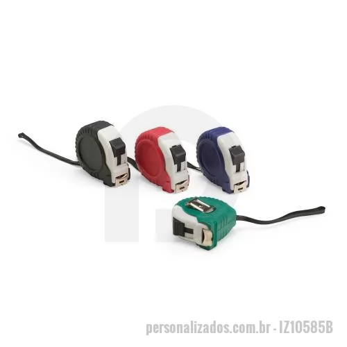 Chaveiro ferramenta personalizado - Uma trena emborrachada com detalhes em plástico, presilha de metal e alça de plástico é uma opção extremamente funcional e resistente para qualquer situação. Conta com fita de medição com alcance máximo de 5 metros, além de exibir suas medidas em pés