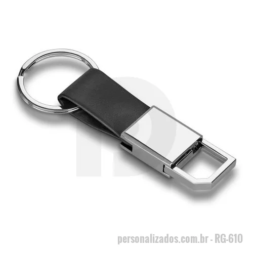 Chaveiro metálico personalizado - Chaveiro em c. sintético e metal com mosquetão. Fornecido em caixa presente de papel kraft reciclado.