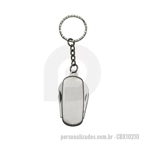 Chaveiro personalizado - Chaveiro Personalizado - CBX10210 - Chaveiro Canivete 4 em 1 de Metal Liso Compacto e multifuncional, este chaveiro em metal com acabamento liso em ambos os lados é ideal para quem valoriza praticidade. Reúne quatro funcionalidades essenciais no dia a dia ou em atividades ao ar livre: abridor de latas, lixa, lâmina de corte e abridor de garrafas. Perfeito para uso pessoal, brindes promocionais ou kits de aventura.  Especificações:  Funções: Abridor de lata, lixa, lâmina de corte e abridor de garrafa  Área de gravação (CxL): 4,1 cm x 1,8 cm  Tamanho total (CxL): 5 cm x 2,7 cm  Peso aproximado: 27 g - 175916 - Chaveiro