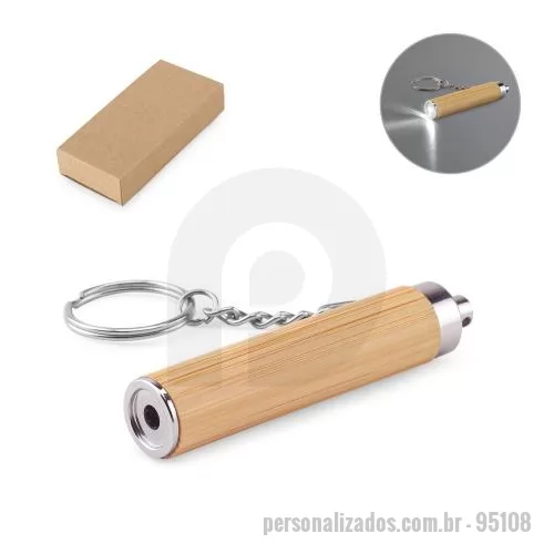 Chaveiro personalizado - Chaveiro em bambu e ABS, com lanterna LED. Tem incluso 3 pilhas LR41. Fornecido em caixa presente de papel kraft. A cor e o resultado da impressão nos materiais naturais pode variar entre produtos. ø15 x 75mm