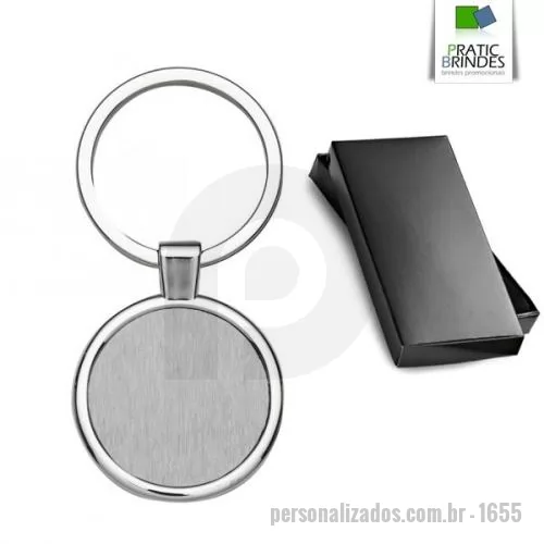Chaveiro personalizado - Chaveiro de metal em formato redondo, possui chapa frontal em metal e verso liso, acompanha caixinha na cor preto, tamanho aproximado 7,8x3,3cm.