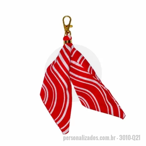 Chaveiro personalizado - Lenço Personalizado Chaveiro de 15x5 cm, em tecido com toque de seda e mosquetão dourado. Um brinde compacto com a estampa da sua marca para eventos, lançamentos e presentes corporativos. Valor unitário de R$ 39,00 na faixa de 21 a 40 unidades. A faixa de preço considera o total de peças do pedido, sem contar embalagens. O mínimo de produção é de 10 unidades por mesma estampa, modelo e tamanho. Envie sua arte ou referências e receba uma prévia digital gratuita para aprovação antes da produção. Frete calculado à parte.