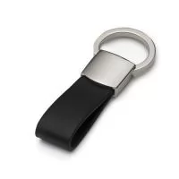 Chaveiro de metal com couro sintético e argola giratória, para utilizá-la basta levantá-la e rotacionar. Metal frente lisa e verso com um parafuso inferior.