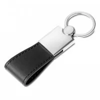  Descrição	Chaveiro de metal com alça em couro sintético preto. 105mm x 32mmø
