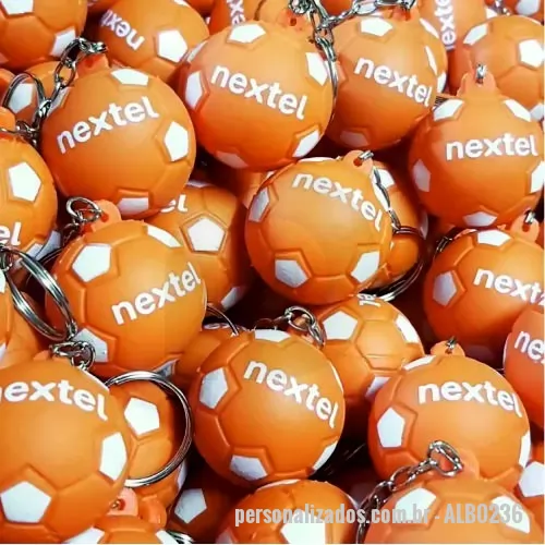 Chaveiro plástico ou acrílico personalizado - Leve praticidade e estilo para seu dia a dia com o Chaveiro Bola Personalizado !  Leve, resistente e disponível em diversas cores. Material Leve e Resistente: Plástico durável para uso prolongado. Design Compacto: Fácil de transportar em bolsas, mochilas e bolsos. Presente Ideal: Uma lembrança divertida e útil para amigos, familiares e colegas de trabalho.