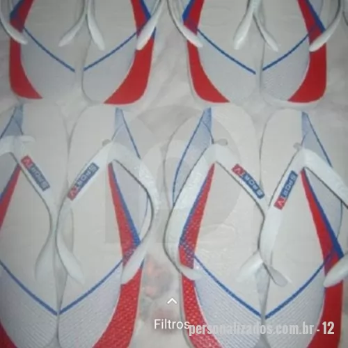 Chinelo personalizado - Personalize seus passos, marque sua história! Nossas Havaianas personalizadas recebem estampas exclusivas  na sola, perfeitas para casamentos, eventos corporativos ou para expressar seu estilo. Conforto, qualidade e personalização em um só produto! Etiquetas emborrachadas nas correias são cobradas a parte.