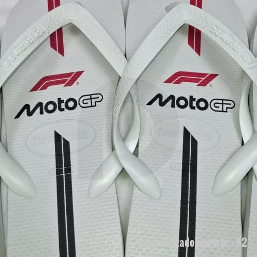 Chinelo personalizado - Personalize seus passos, marque sua história! Nossas Havaianas personalizadas recebem estampas exclusivas  na sola, perfeitas para casamentos, eventos corporativos ou para expressar seu estilo. Conforto, qualidade e personalização em um só produto! Etiquetas emborrachadas nas correias são cobradas a parte.
