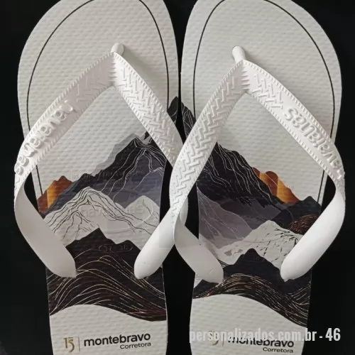 Chinelo personalizado - Personalize seus passos, marque sua história! Nossas Havaianas personalizadas recebem estampas exclusivas  na sola, perfeitas para casamentos, eventos corporativos ou para expressar seu estilo. Conforto, qualidade e personalização em um só produto! Etiquetas emborrachadas nas correias são cobradas a parte.