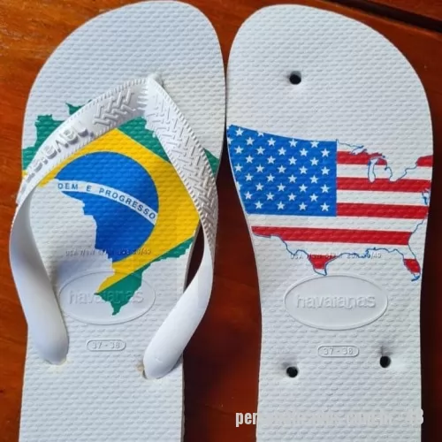Chinelo personalizado - Personalize seus passos, marque sua história! Nossas Havaianas personalizadas recebem estampas exclusivas  na sola, perfeitas para casamentos, eventos corporativos ou para expressar seu estilo. Conforto, qualidade e personalização em um só produto! Etiquetas emborrachadas nas correias são cobradas a parte.