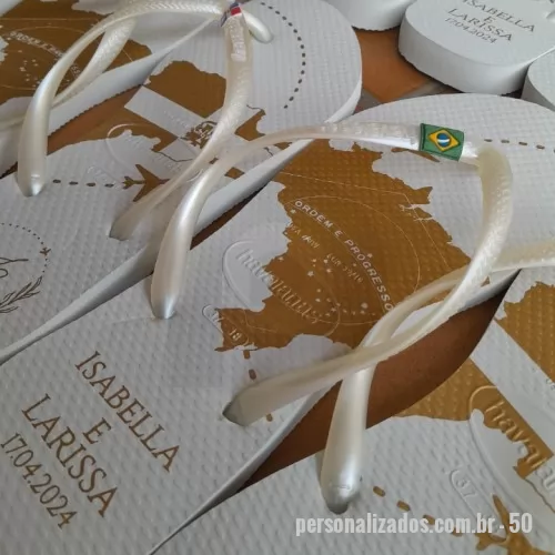 Chinelo personalizado - Personalize seus passos, marque sua história! Nossas Havaianas personalizadas recebem estampas exclusivas  na sola, perfeitas para casamentos, eventos corporativos ou para expressar seu estilo. Conforto, qualidade e personalização em um só produto! Etiquetas emborrachadas nas correias são cobradas a parte.