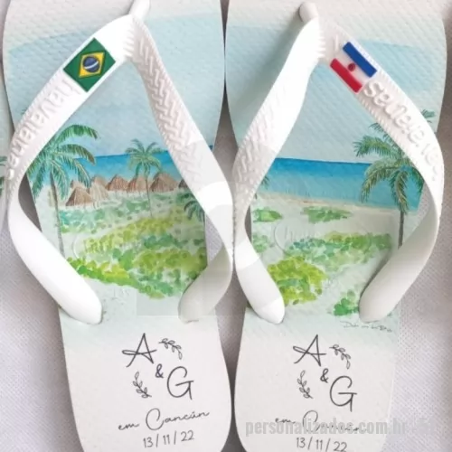Chinelo personalizado - Personalize seus passos, marque sua história! Nossas Havaianas personalizadas recebem estampas exclusivas  na sola, perfeitas para casamentos, eventos corporativos ou para expressar seu estilo. Conforto, qualidade e personalização em um só produto! Etiquetas emborrachadas nas correias são cobradas a parte.